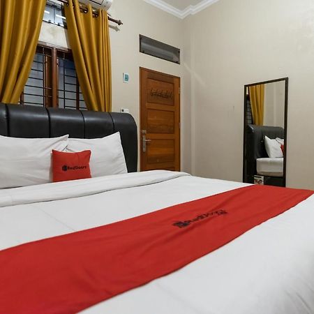 Reddoorz At Joyce Guest House Medan Exterior photo