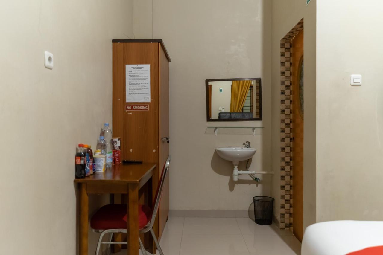 Reddoorz At Joyce Guest House Medan Exterior photo