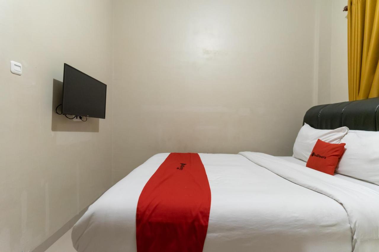 Reddoorz At Joyce Guest House Medan Exterior photo